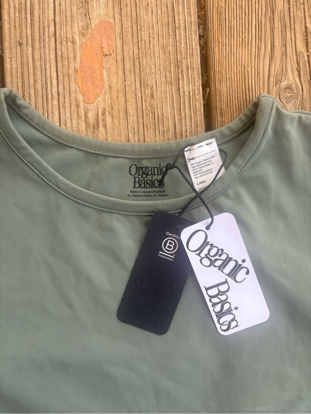 Organic Basics crop top Tee in Sage - Picture 2 of 3